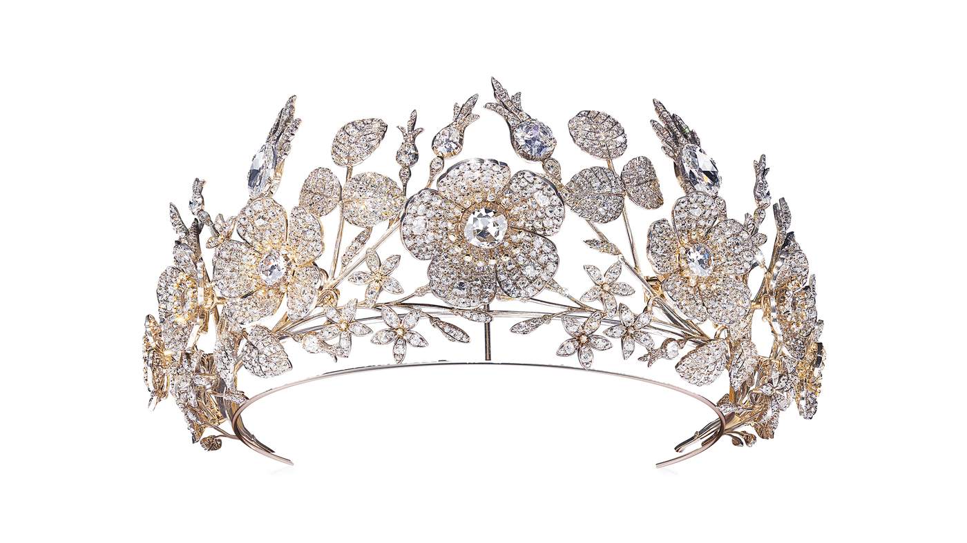 1830. Gold, silver and diamond diadem with briar roses and jasmine flowers
