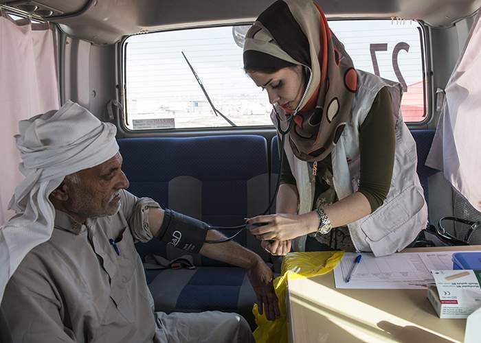 Dr Rasha Khamis examines a patient with diabetes at the clinic in Debaga 4. The small MSF team works to give the camp’s residents access to primary healthcare