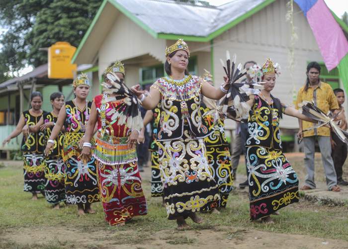 A welcoming ceremony in Merabu